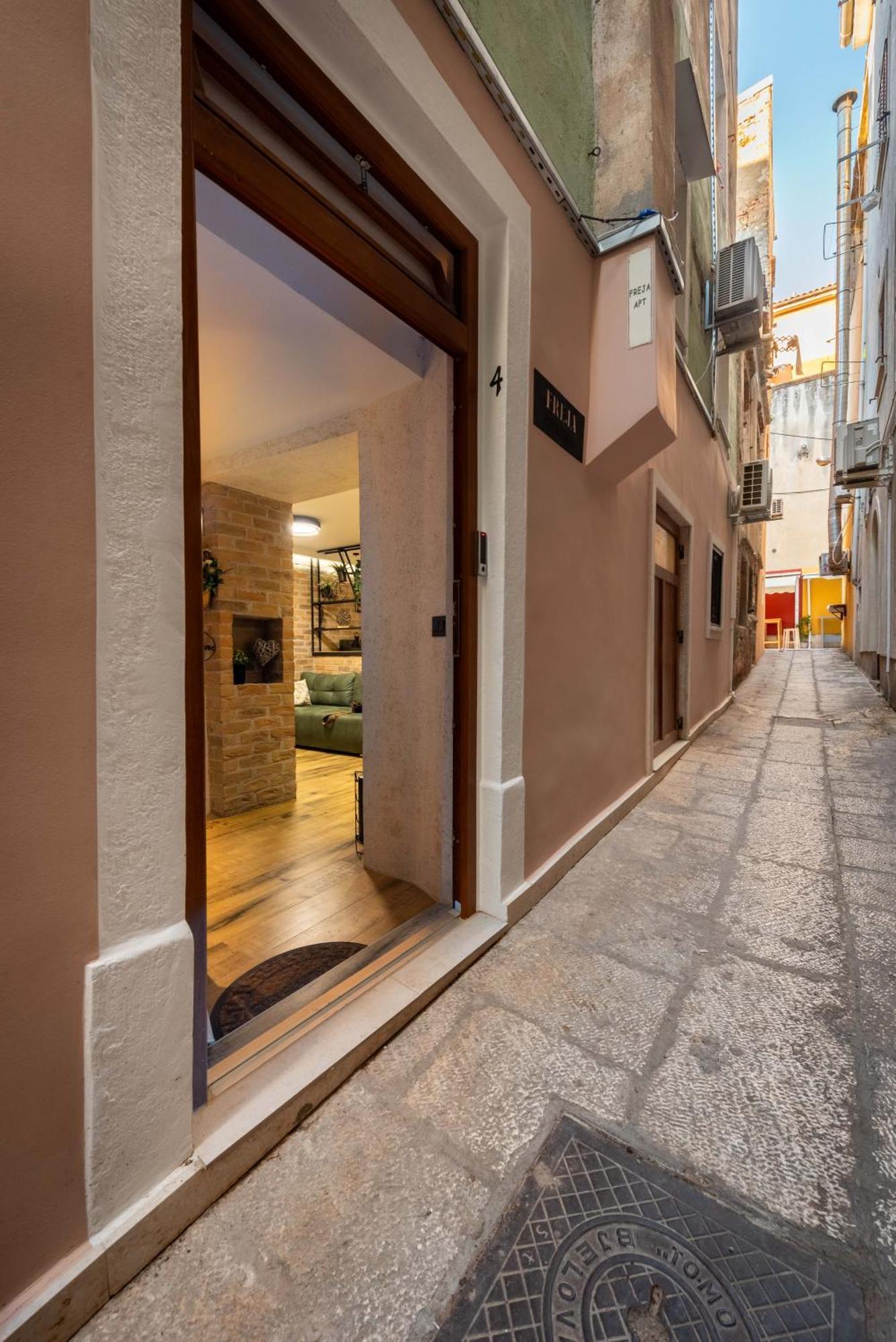 Freja- Luxury Studio Apartment Old Town Zadar Center ภายนอก รูปภาพ